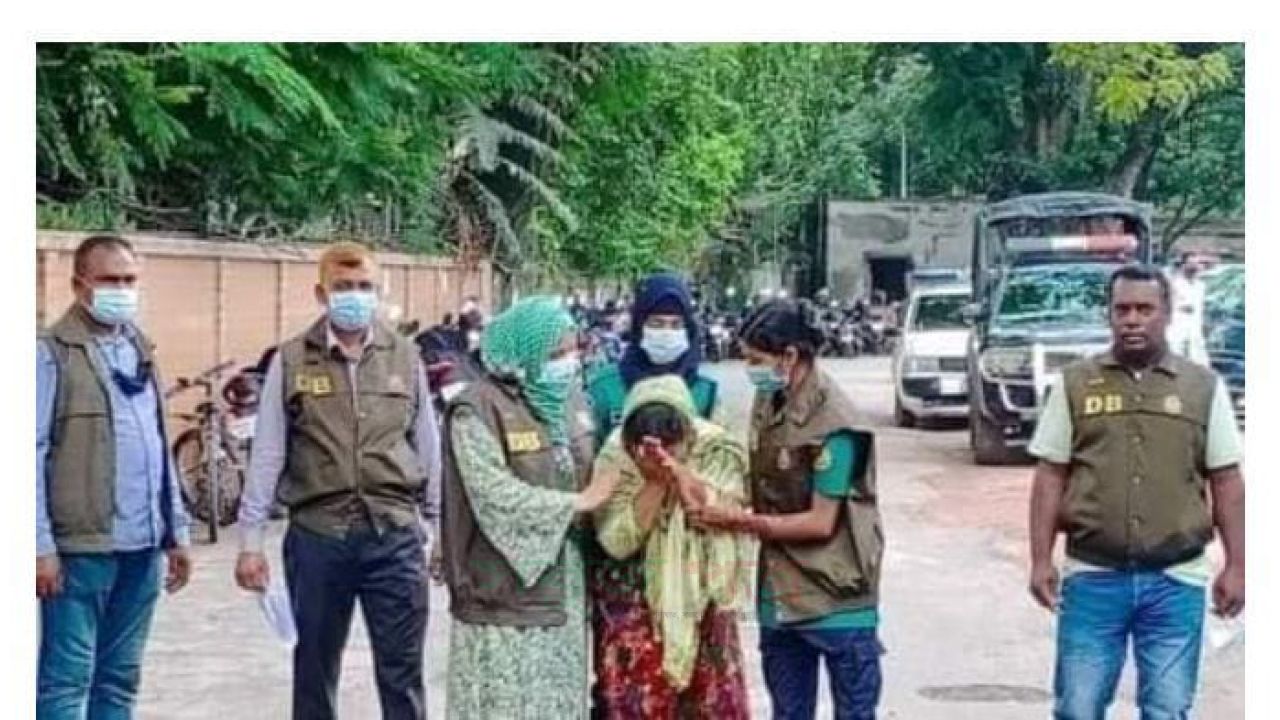 ঢাকা থেকে স্বর্ণালঙ্কার চুরি করে পালিয়ে আসা নুপূর লাকসামে ডিবি পুলিশের হাতে আটক