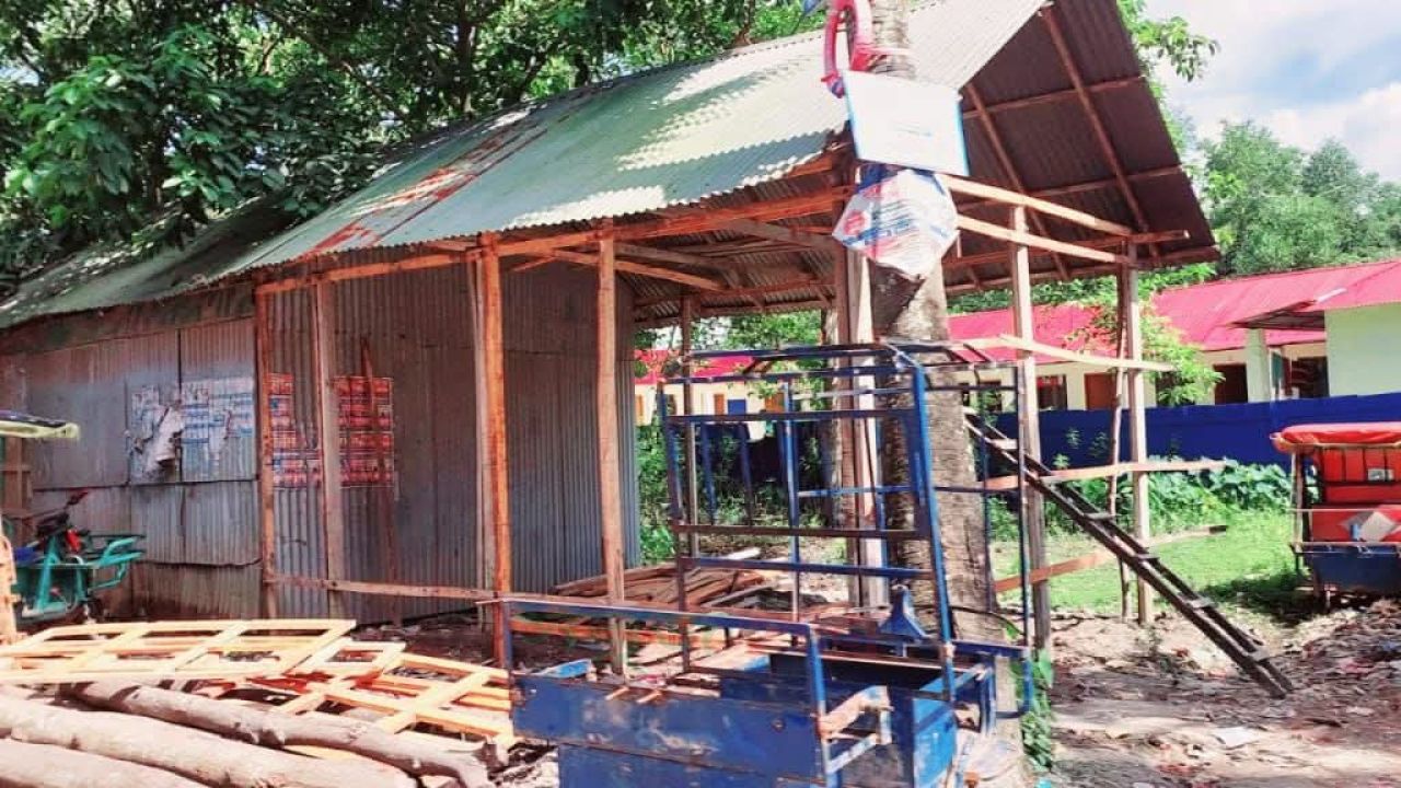 মনোহরগঞ্জের নাথেরপেটুয়া বাজারে  সাবেক আ.লীগ নেতার বিরুদ্ধে সরকারি জমি দখলের অভিযোগ 