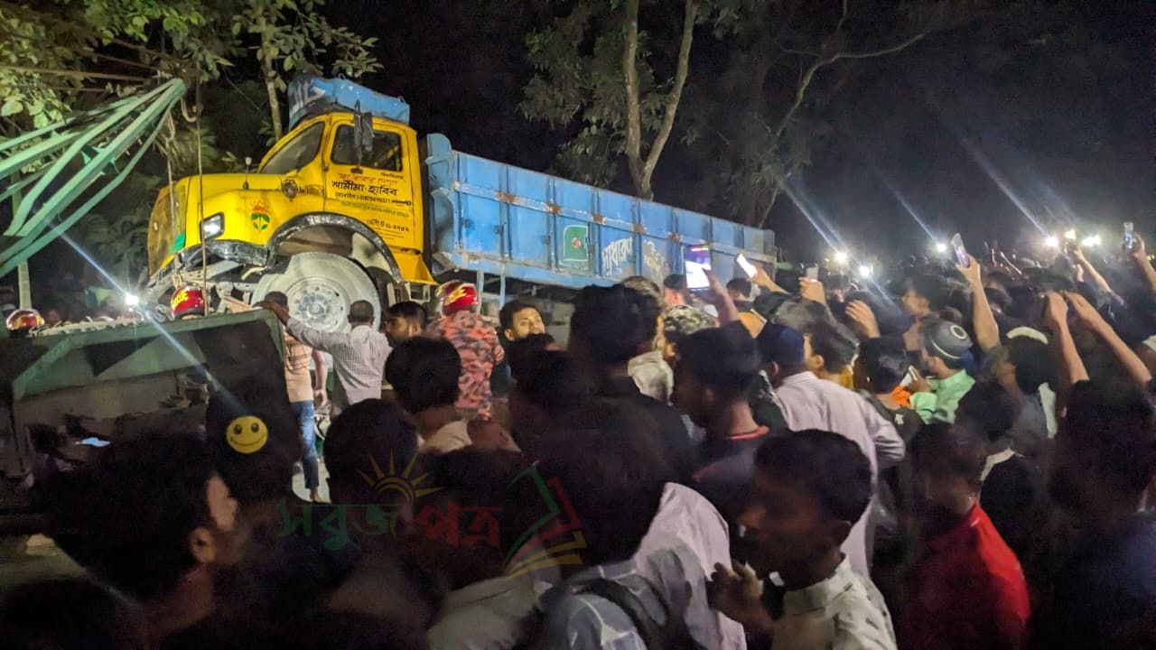 চৌদ্দগ্রামে ট্রাক-সিএনজি, অটো রিকশা ত্রিমুখি সংঘর্ষ নিহত ৩