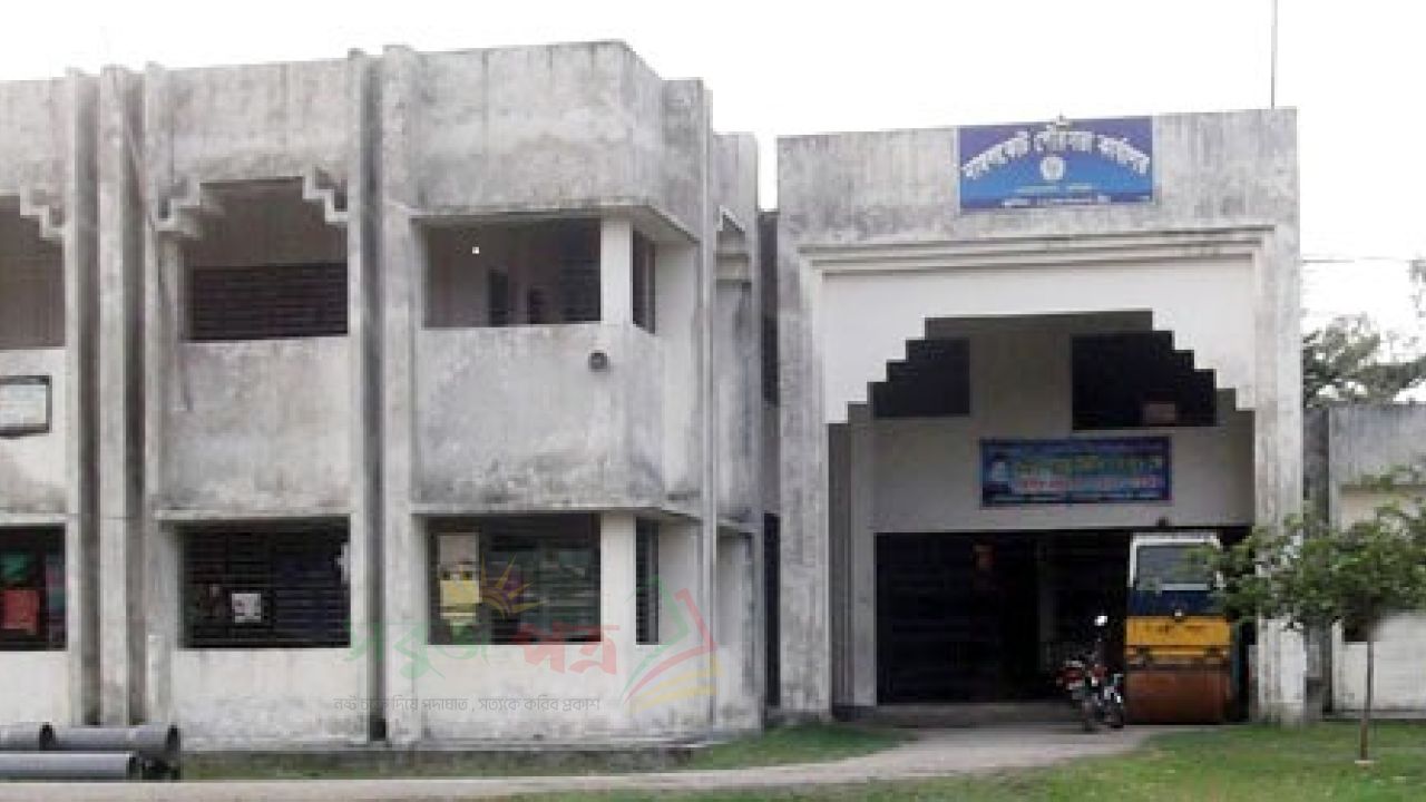 নাঙ্গলকোট পৌরসভা নামেই ১ম শ্রেণীর পৌরসভা সর্বত্র রাস্তাঘাটের বেহাল দশা, যত্রযত্র ময়লার ভাগাড়, পৌরপার্ক ও কবরস্থান নেই