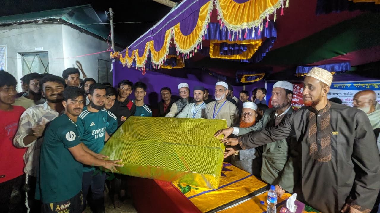 চৌদ্দগ্রামে মোবাইল আসক্তি ও মাদক থেকে ফেরাতে সাইকেল ও এলইডি কাপ ফুটবল টুর্ণামেন্টের ফাইনালে উৎসুক মানুষের ভীড়