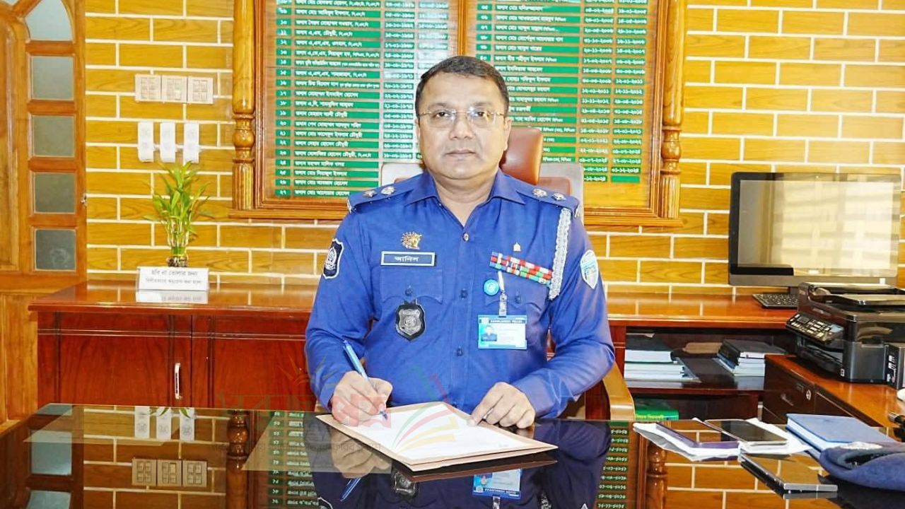 কুমিল্লা জেলায় পুলিশ সুপার আনিসুজ্জামান'র যোগদান