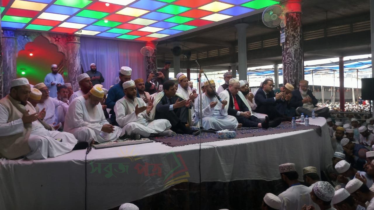 লাখো মানুষের আবেগঘন মোনাজাতের মাধ্যমে সুন্দর ভাবেই সম্পন্ন হয়েছে ছারছীনা শরীফের ১৩৫ তম বার্ষিক ইছালে ছাওয়াব মাহফিল 