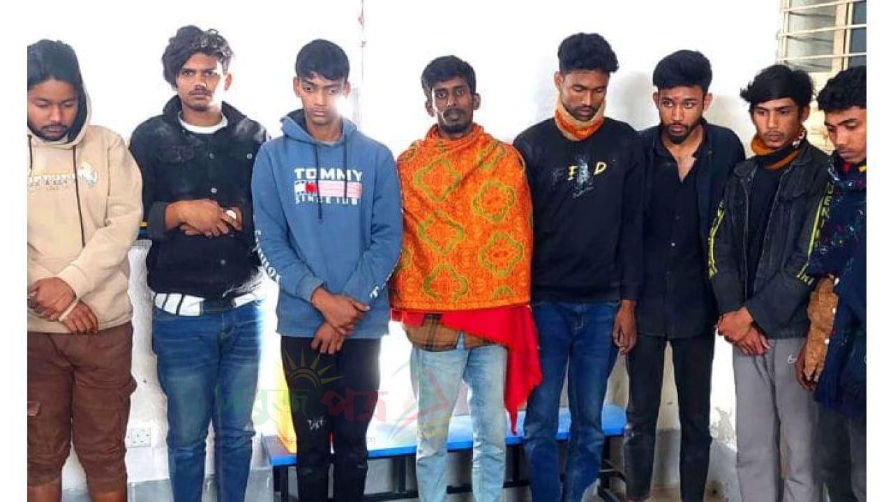 মনোহরগঞ্জে ডাকাতির প্রস্তুতিকালে ডাকাত দলের ১০ সদস্যকে আটক