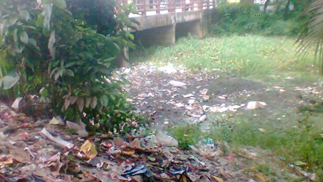 কুমিল্লায় রাক্ষুসী ডাকাতিয়া নদী খনন-সংস্কার ঝুলে আছে 