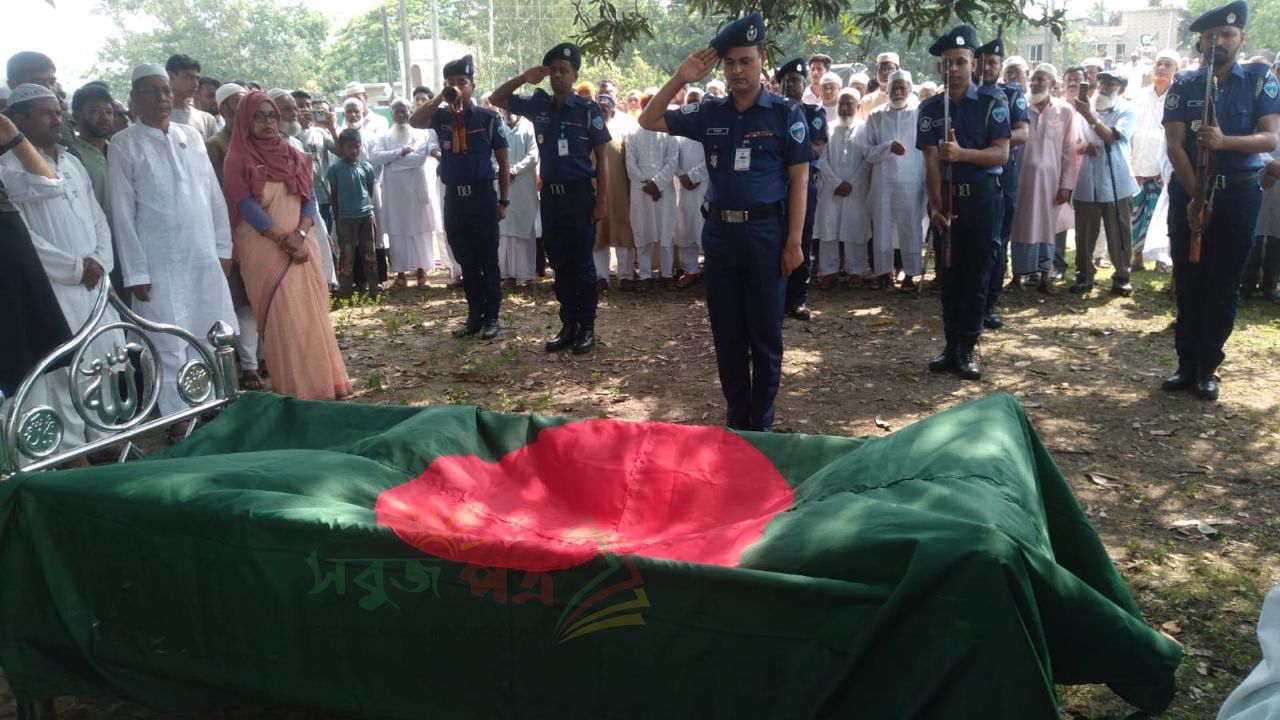 রাষ্ট্রীয় মর্যদায় বীর মুক্তিযোদ্ধা সৈয়দ লুৎফুর রহমান'র দাফন সম্পন্ন 