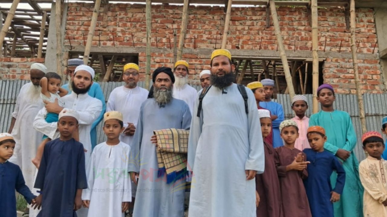 বড় সাংঙ্গিশ্বর দ্বিনিয়া কমপ্লেক্সের ভবন নির্মাণের কাজ চলছে সাদকায়ে জারিয়া হিসেবে আর্থিক সাহায্যে কামনা