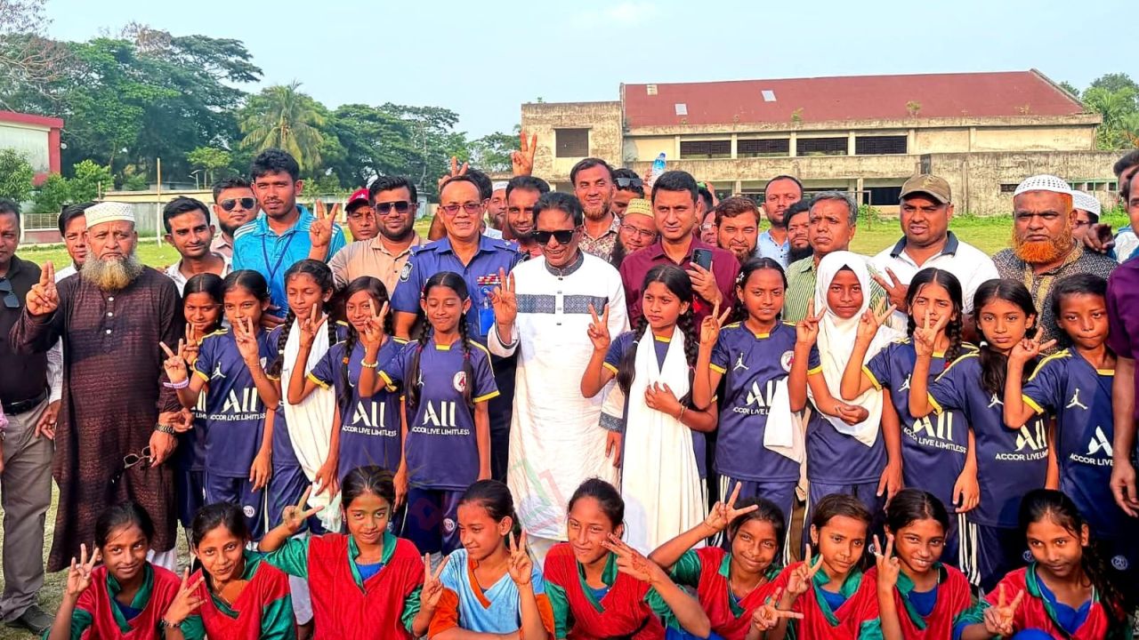 নাঙ্গলকোটে উপজেলা পর্যায়ে প্রাথমিক বিদ্যালয় গোল্ডকাপ ফুটবল টুর্ণামেন্ট ফাইনাল খেলা ও পুরস্কার বিতরণ