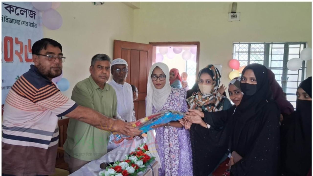 নাঙ্গলকোট মডেল মহিলা কলেজের অনার্সের পরিক্ষার্থীদের বিদায় অনুষ্ঠিত