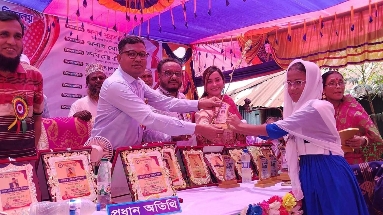 লালমাইয়ে রাবেয়া আদর্শ শিশু শিক্ষালয়ের কৃতী শিক্ষার্থীদের সংবর্ধনা