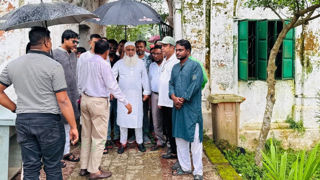 নবাব ফয়জুন্নেছা জাদুঘর পরিদর্শনে এমপি মনিরুল হক চৌধুরী 