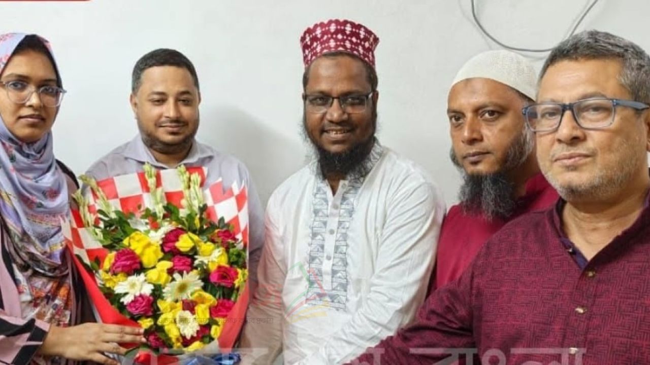 লাকসামে শান্তা হাসপাতালে দুই বিশেষজ্ঞ চিকিৎসককে ফুলেল সংবর্ধনা
