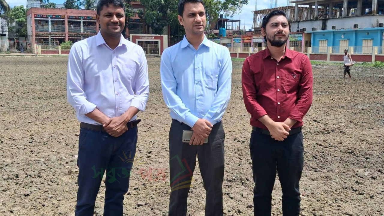 শীঘ্রই সবুজে সাজছে নাঙ্গলকোট এ আর মডেল উচ্চ বিদ্যালয়ের মাঠ