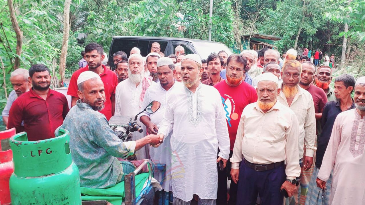 খিলার চায়ের দোকান থেকে পাড়া-মহল্লা সবখানে আলোচনায় শুধুই রেফায়েত সেলিম