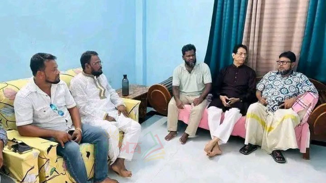 লালমাইয়ে সাবেক এমপি আবদুল গফুর ভুঁইয়ার সৌজন্য সাক্ষাৎ