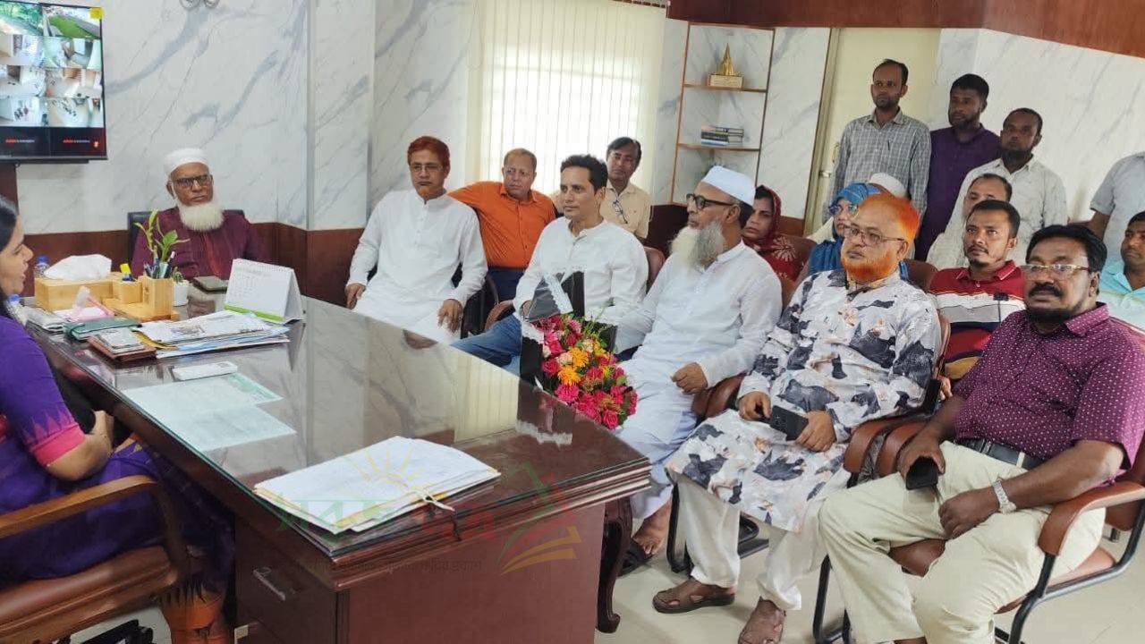 মনোহরগঞ্জে নবাগত ইউএনও রিফাত জাহানের সাথে উপজেলা বিএনপি নেতৃবৃন্দের সৌজন্য সাক্ষাৎ
