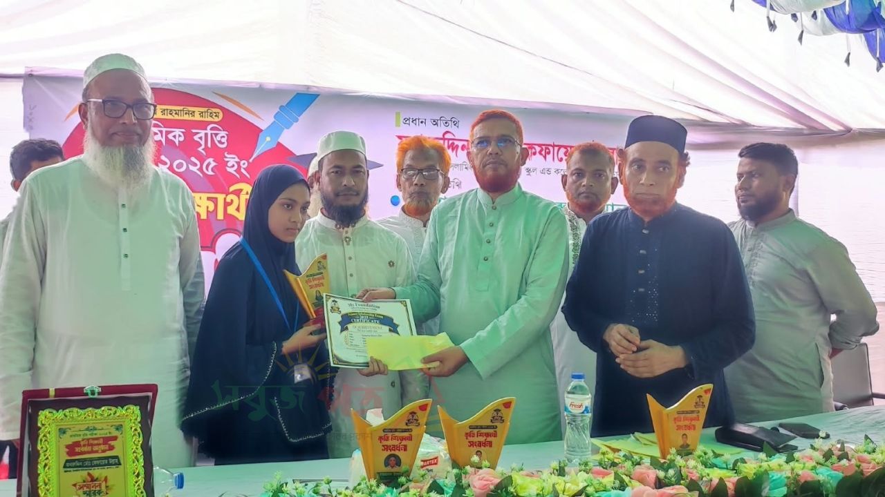 চৌদ্দগ্রামে প্রাথমিক বৃত্তি পরীক্ষায় কৃতি শিক্ষার্থীদের সংবর্ধনা