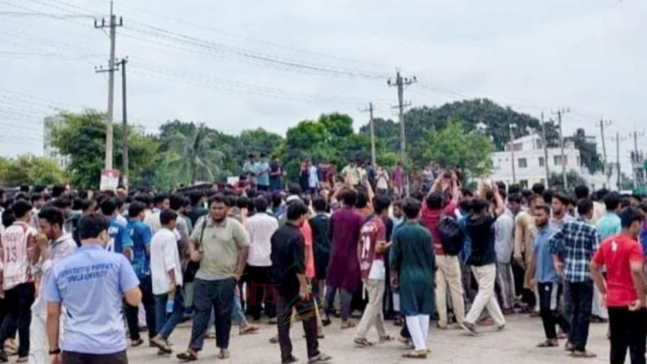 অপ্রতিম হত্যার বিচার দাবিতে ঢাকা-চট্টগ্রাম মহাসড়ক অবরোধ