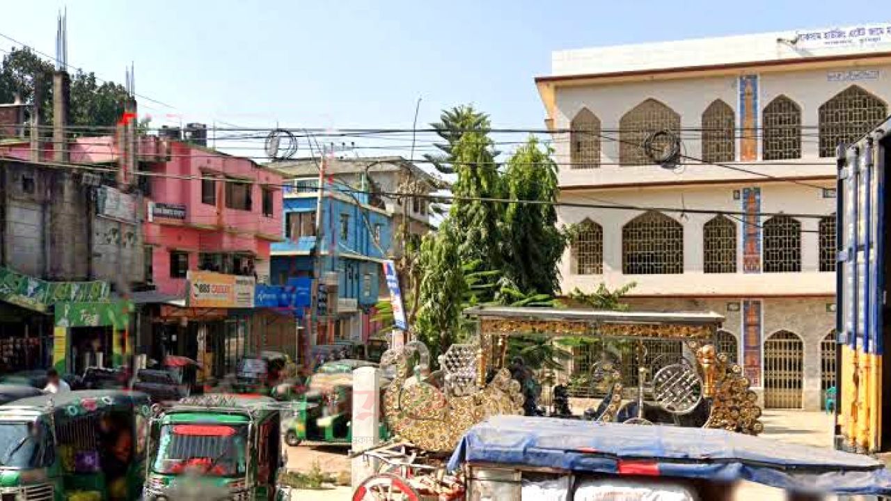 লাকসাম হাউজিং এস্টেটে নীতিমালা অমান্য করে বাণিজ্যিক আখড়া হাত বদল করে কোটিপতি