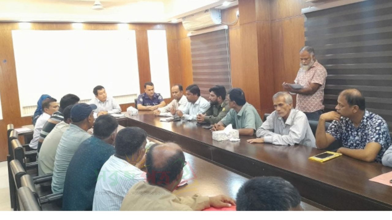 মনোহরগঞ্জে শারদীয় দুর্গাপূজা উপলক্ষে হিন্দু ধর্মাবলম্বীদের সাথে প্রশাসনের মতবিনিময়