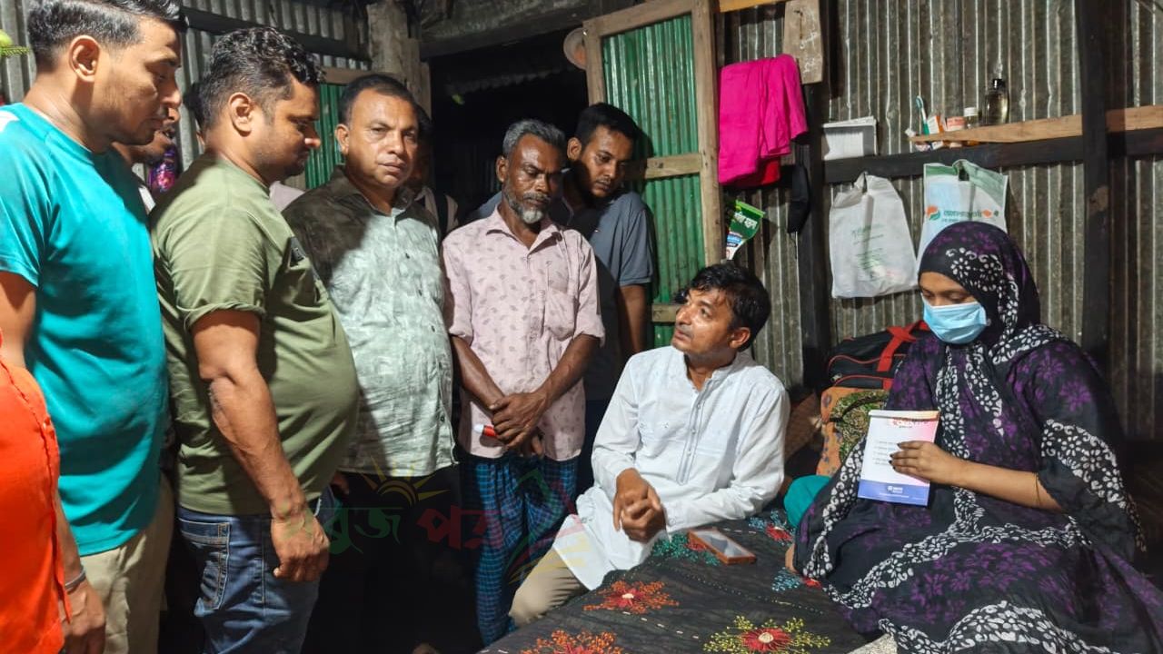 নাঙ্গলকোটে ক্যান্সার আক্রান্ত সুমাইয়া'র পাশে চেয়ারম্যান পদপ্রার্থী আনোয়ার হোসেন ভূঁইয়া